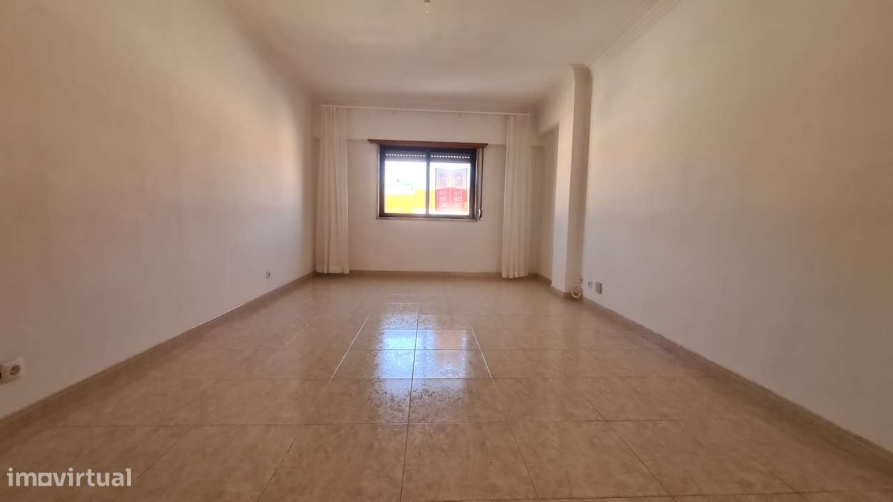 Grande Oportunidade - T2 |4º andar com arrecadação - Grande imagem: 2/11