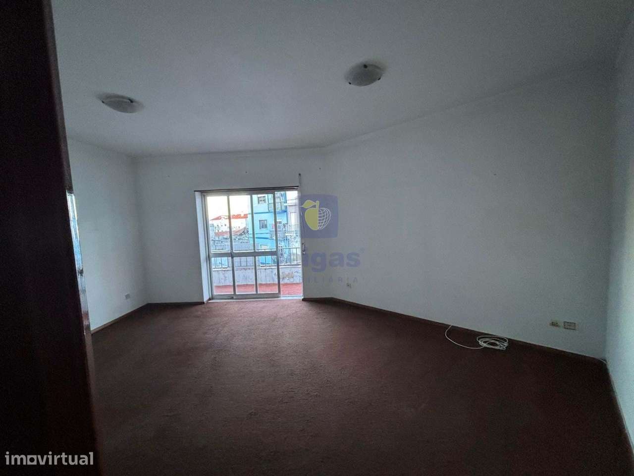 Apartamento T3, ao nível do segundo andar para venda no Centro da Cida - Grande imagem: 3/15