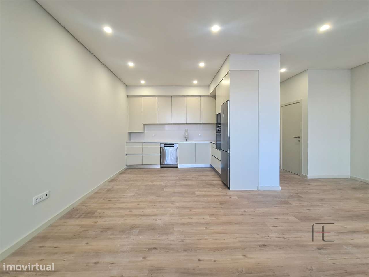 Apartamento T2 novo no centro de Espinho com design moderno e acabamen - Grande imagem: 2/15