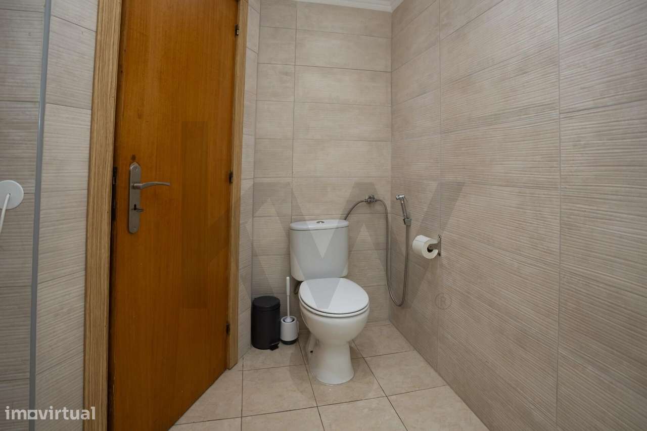 T3 Remodelado na Alcaniça, a Passos do Hospital e Universidades!-41
