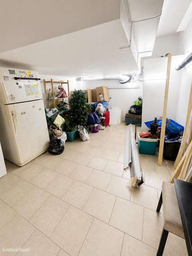Garagem Fechada na Charneca da Caparica-6
