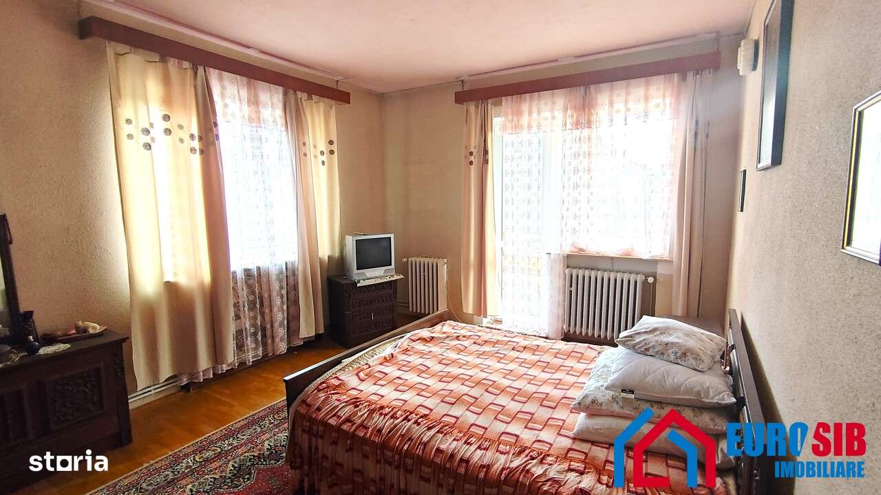 Casa 6 camere in Cisnadie cu garaj si teren 250 mp-9