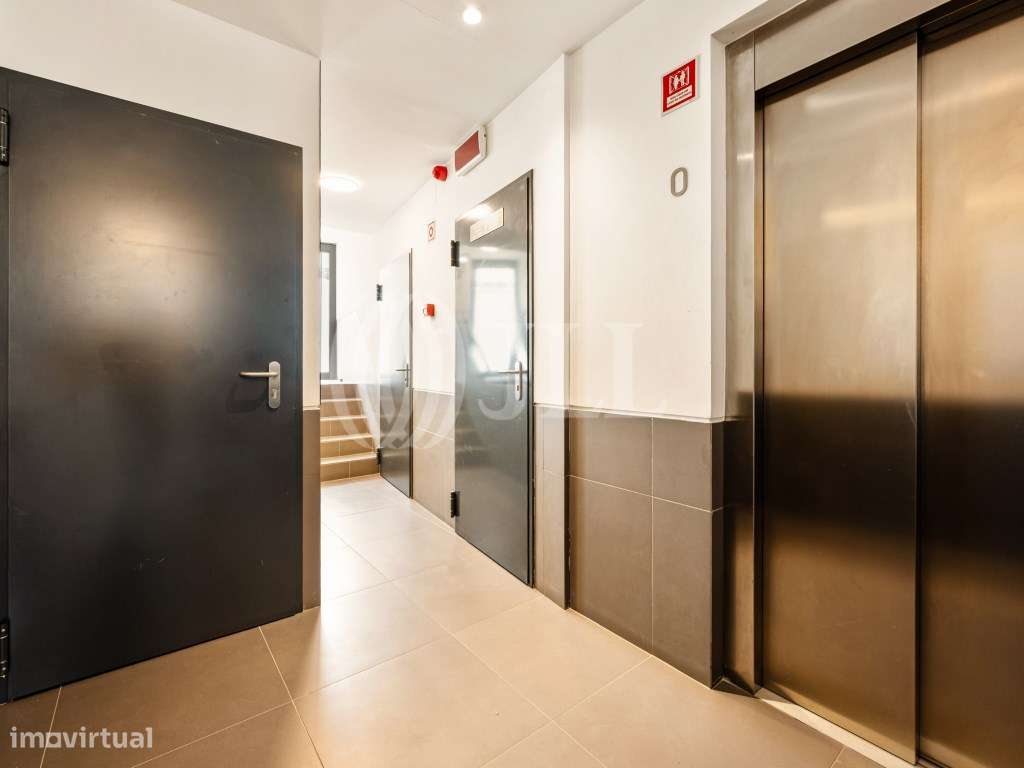 Apartamento T2, com varandas e estacionamento, em Lisboa-37