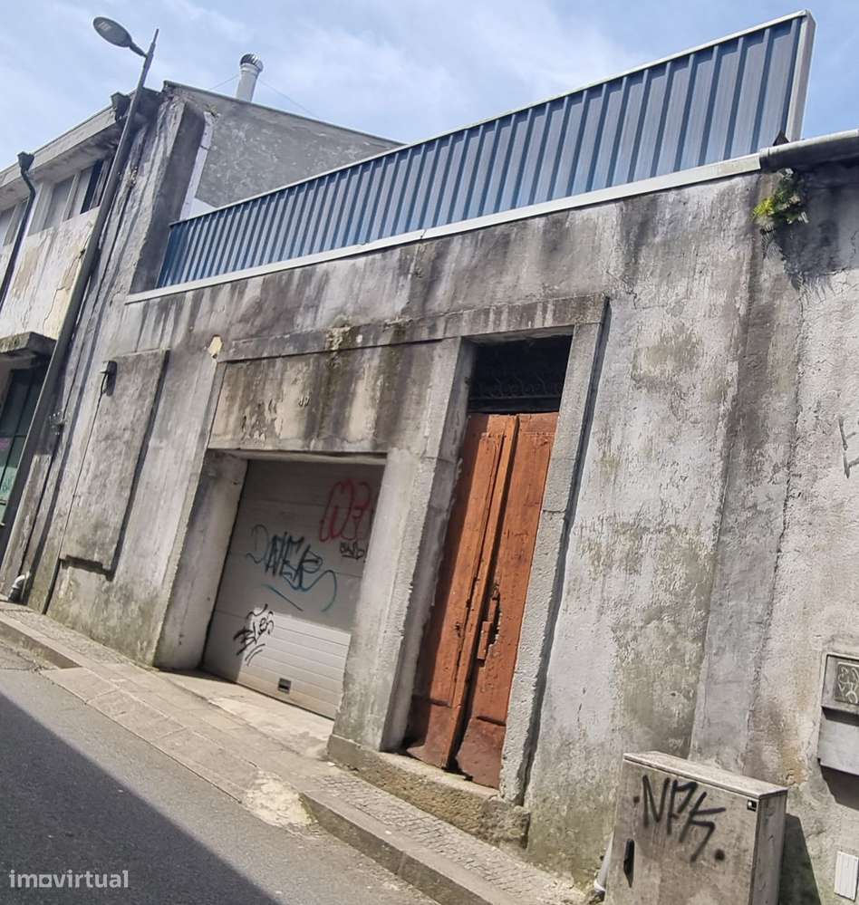 Armazém prox a estação das devesas-10
