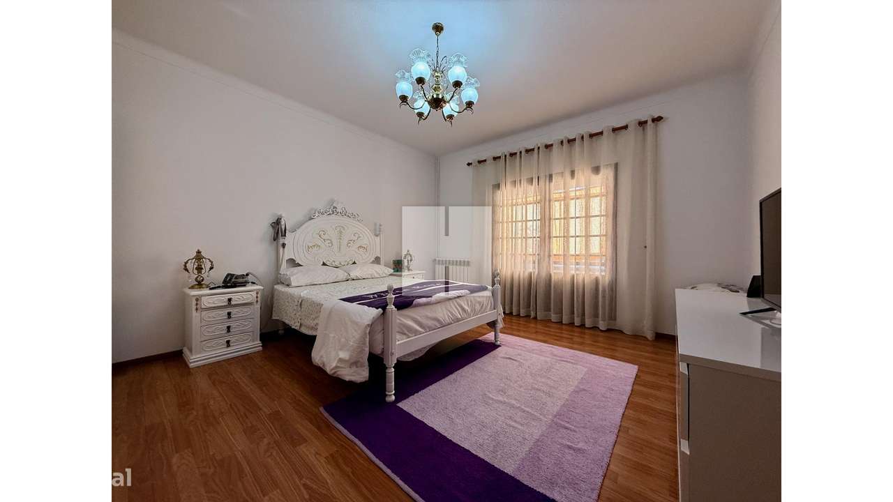 Moradia c/ Terreno e Jardim-35