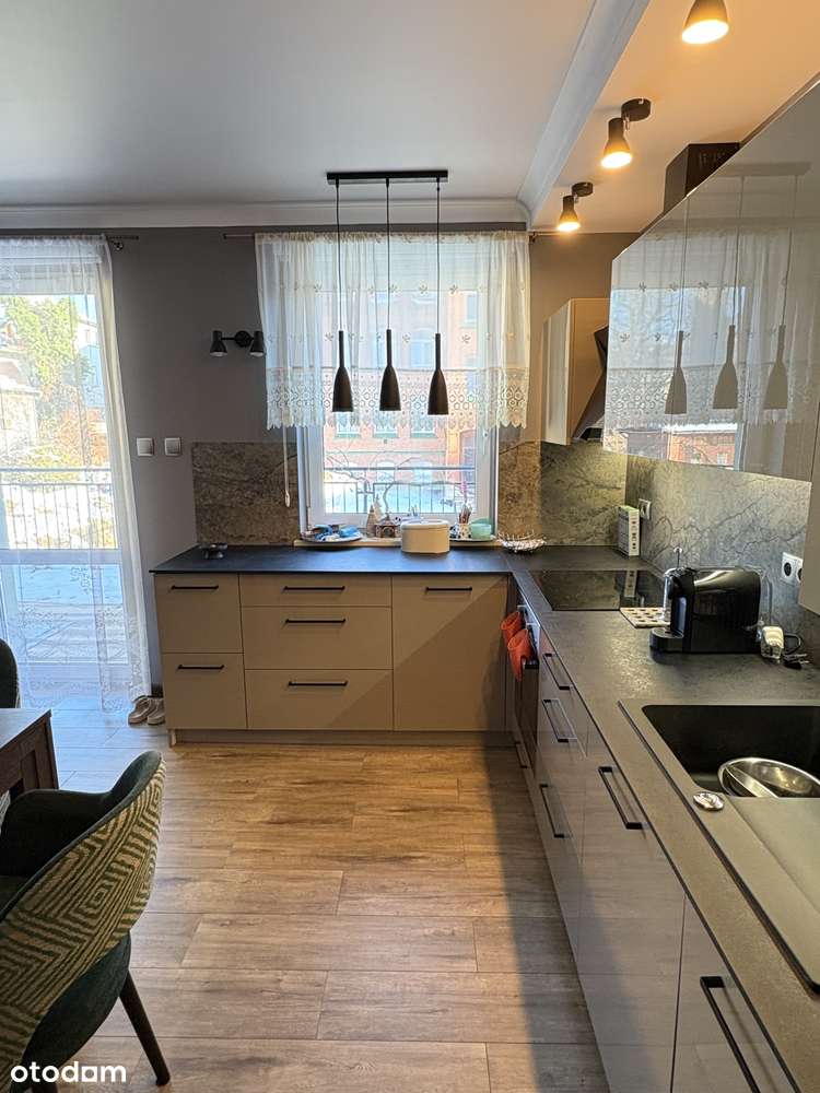 Mieszkanie w Cieplicach: parter z dużym tarasem, winda, blisko parku.-1