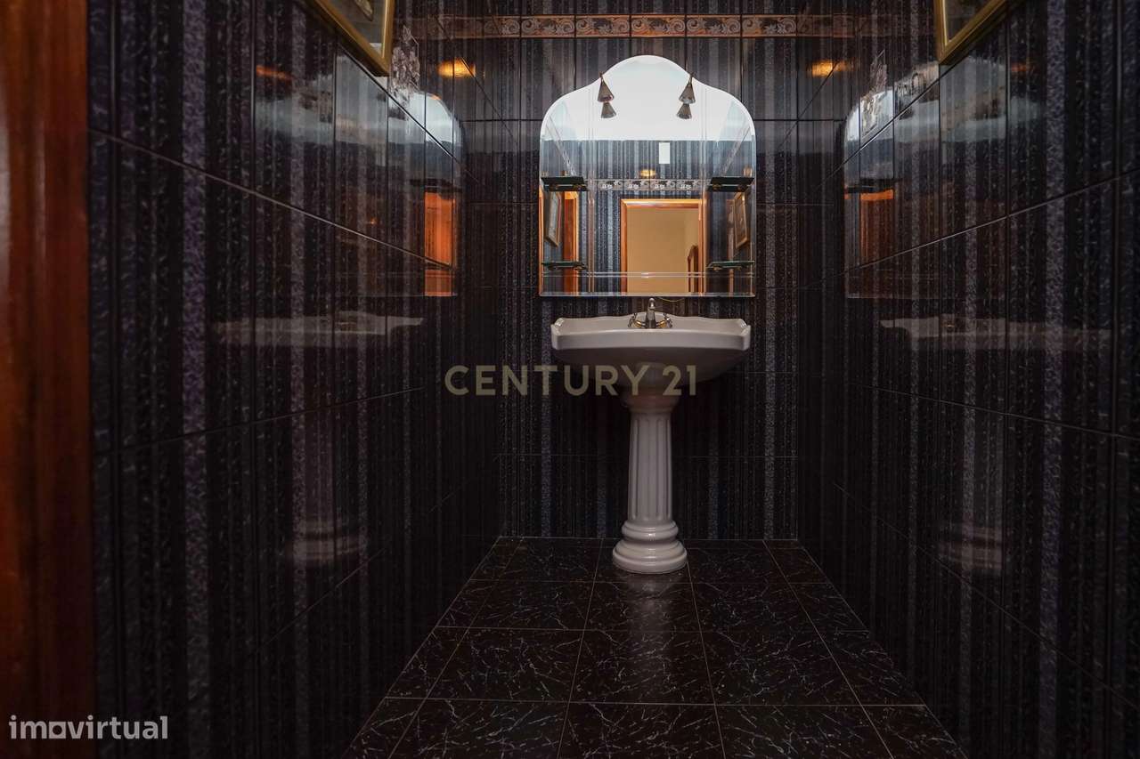 Moradia T5 - C/ espaço exterior e garagem - Grande imagem: 5/53