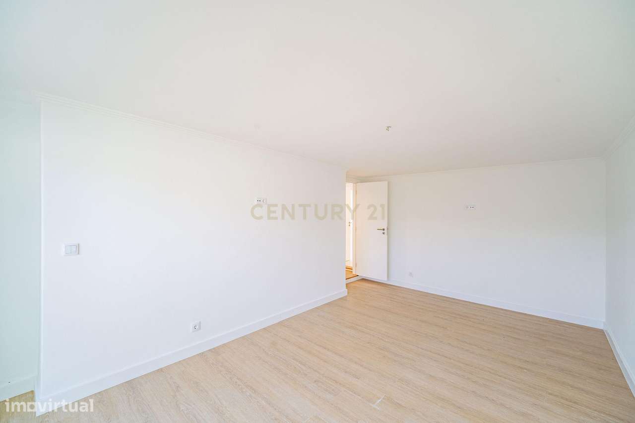 Moradia T6 com Piscina - Charneca de Caparica-32