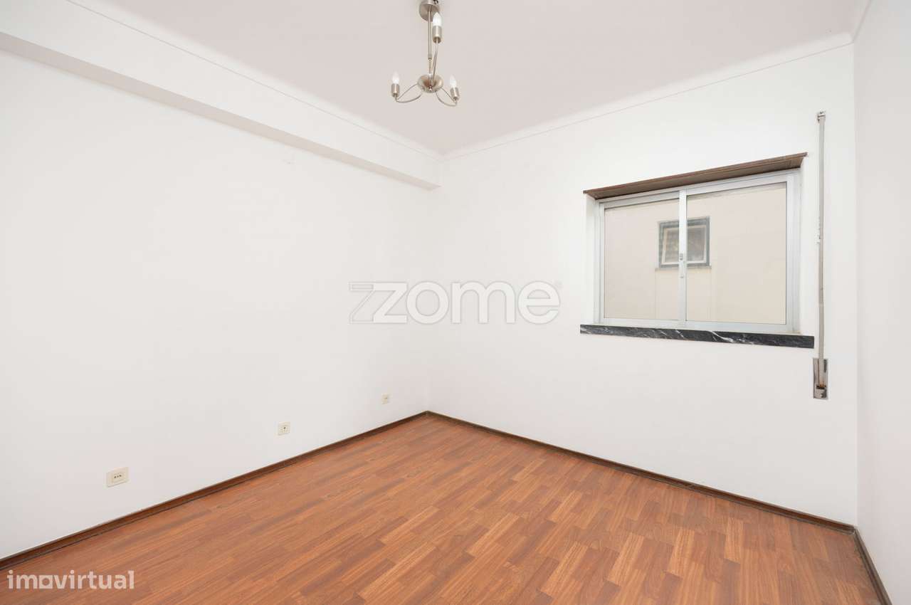 Apartamento T2 no Centro de Porto de Mós - Grande imagem: 2/40