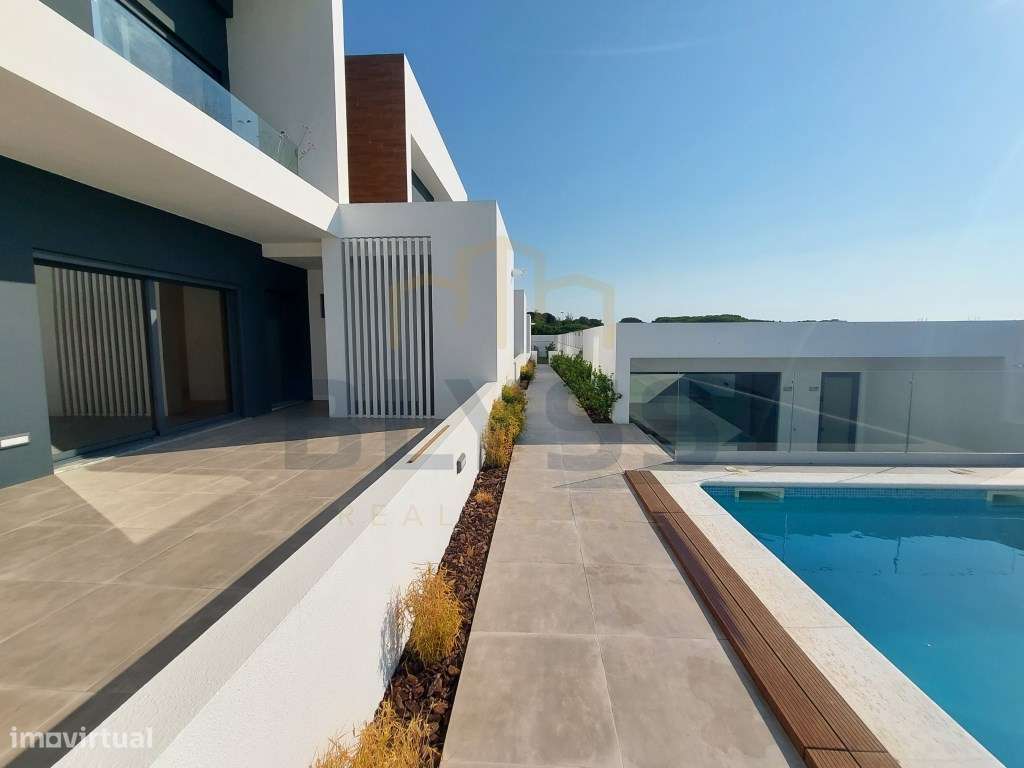 Moradias T4, em Condomínio Privado com Piscina.-16