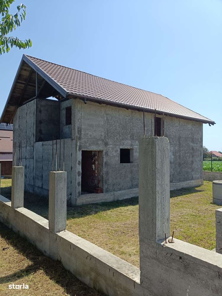 Casa la rosu Caciulesti - Girov - Imagine principală: 2/20