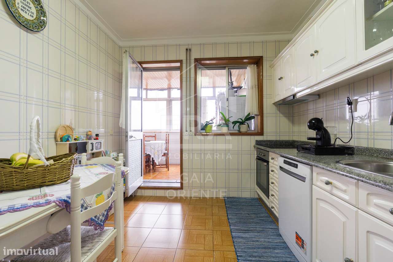 Apartamento T2 com Terraços e Vista Douro-6