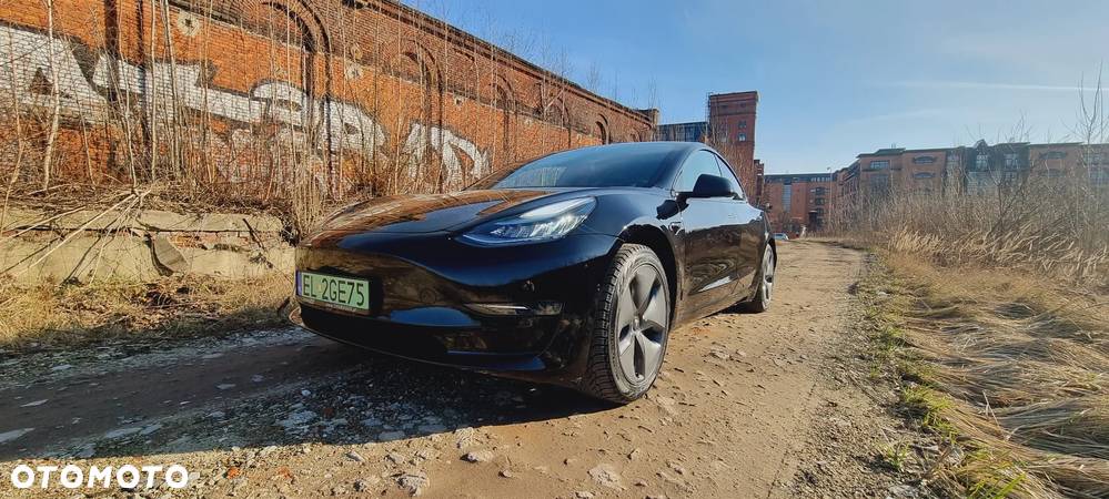 Tesla Model 3 Standard Reichweite Plus Hinterradantrieb - 3