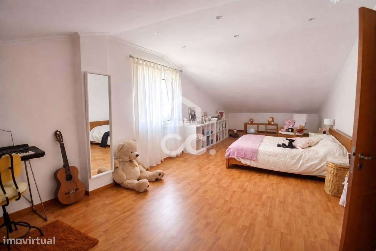 Moradia T3 com Piscina e Garagem em Azeitão-14