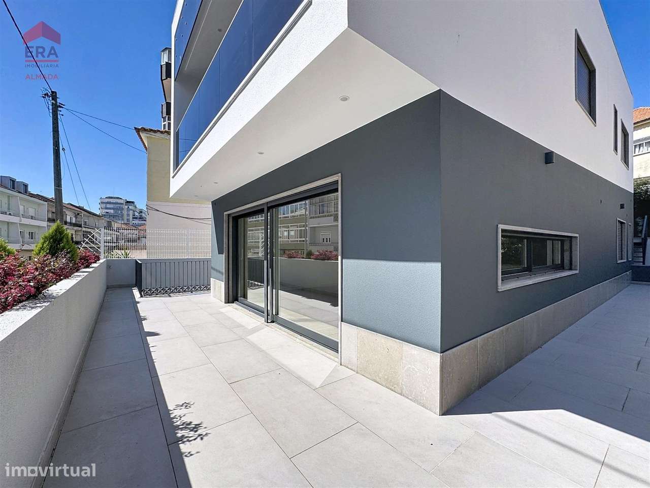 Nova Moradia em Almada , 5 suites, garagem e jardim-6