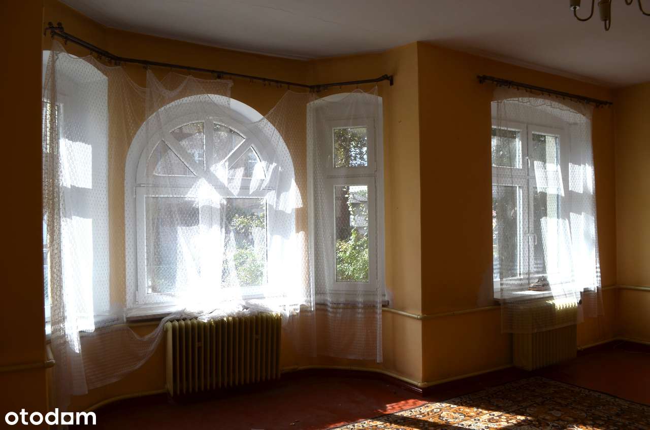 Piękna architektonicznie willa z działką i 2 garażami-13