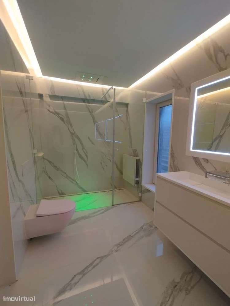 Moradia de Luxo a Estrear no Coração da Quinta da Marinha Sul-10