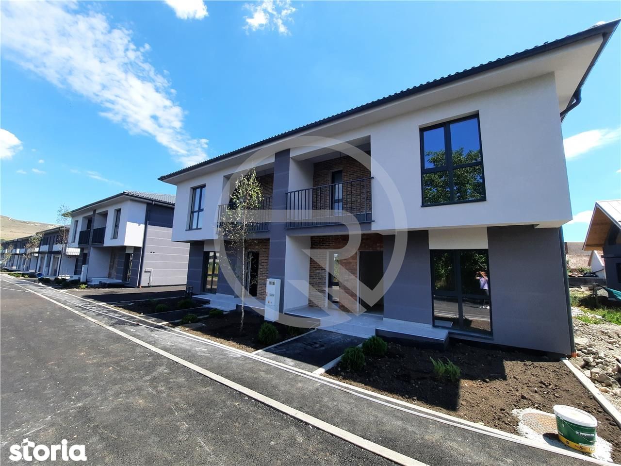 Casa Tip Duplex P+Etaj ,230 mp teren,situat in Floresti!