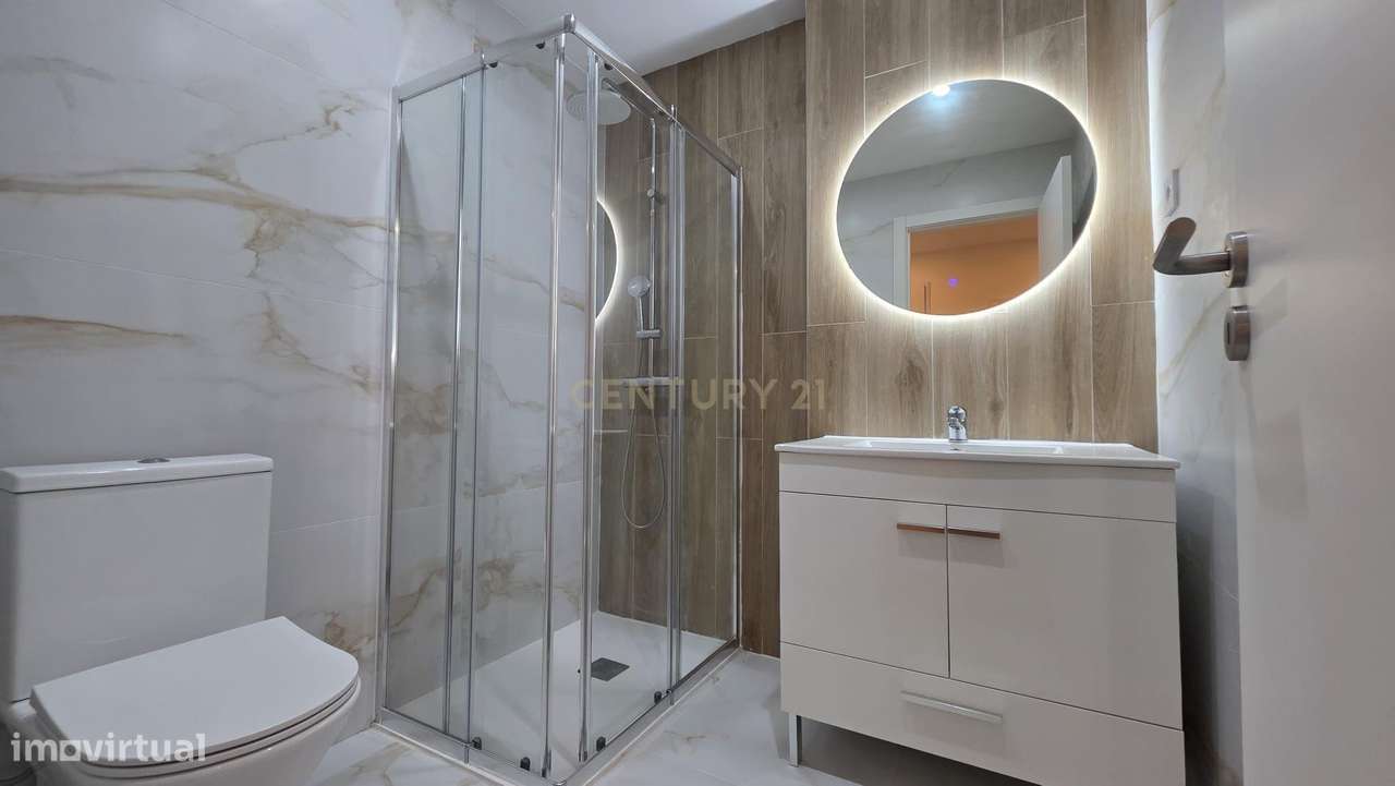 T2 Totalmente Remodelado com Terraço em Algueirão-Mem Martins-9