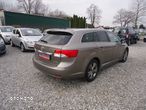 Toyota Avensis 2.0 D-4D Premium - 6