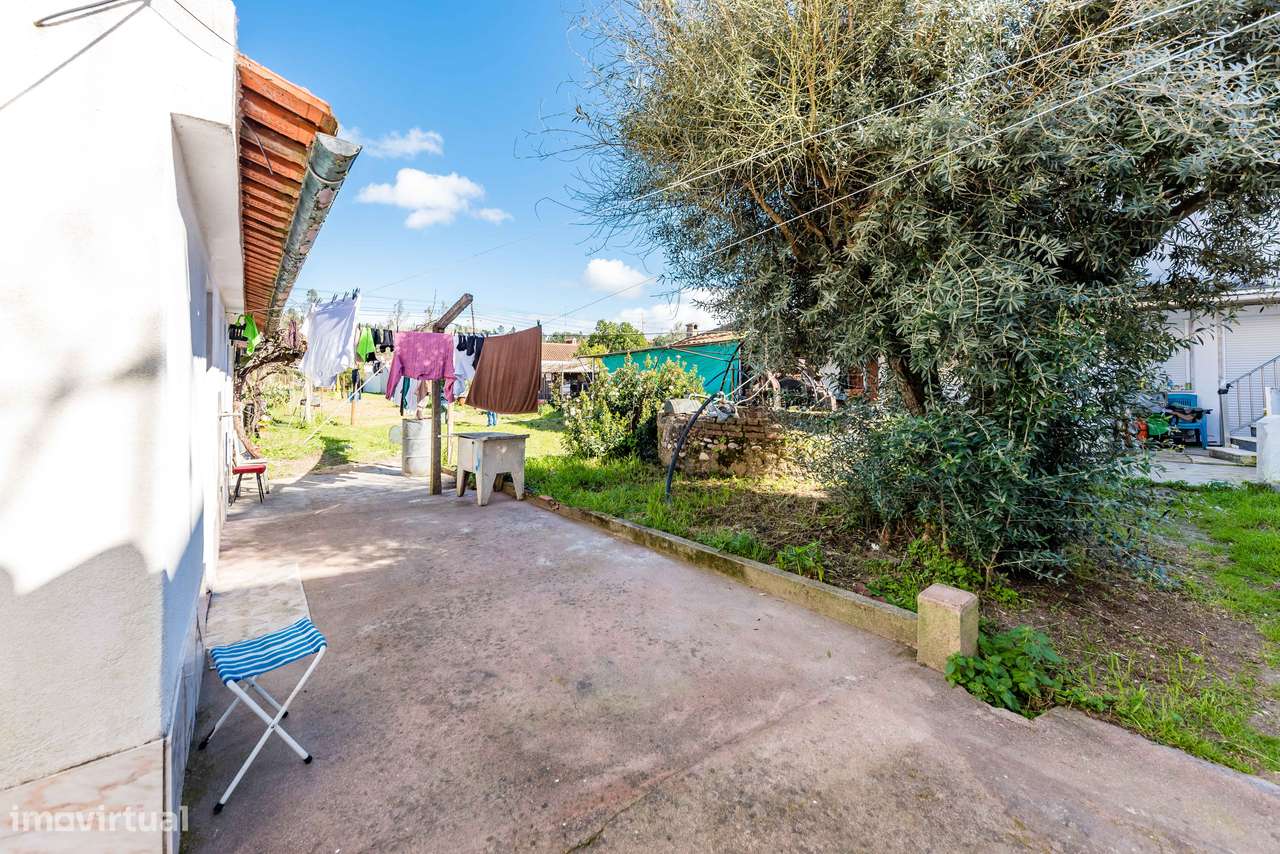 MORADIA T1 + ANEXOS E TERRENO | BEMPOSTA | ABRANTES-44