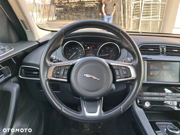 Jaguar F-Pace 20d AWD Prestige - 11