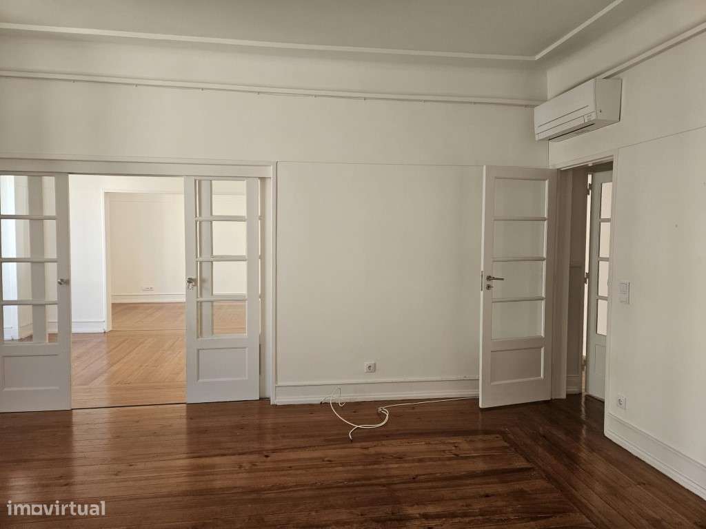Apartamento T5 ( 180 M2 ), totalmente recuperado, situado na Viscon... - Grande imagem: 4/42