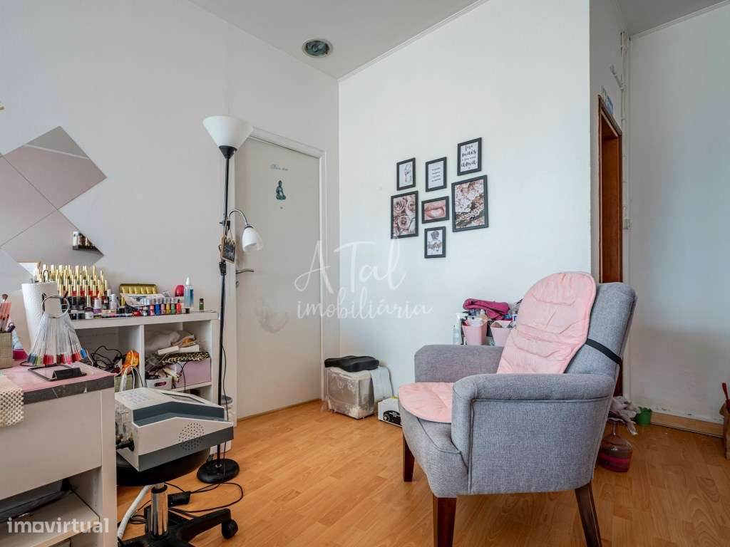 Prédio com loja e sotão independente-10