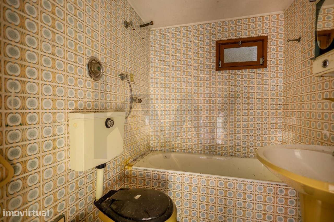 Moradia com 1451m2 de Terreno e Elevado Potencial de Valorização em Sã-35