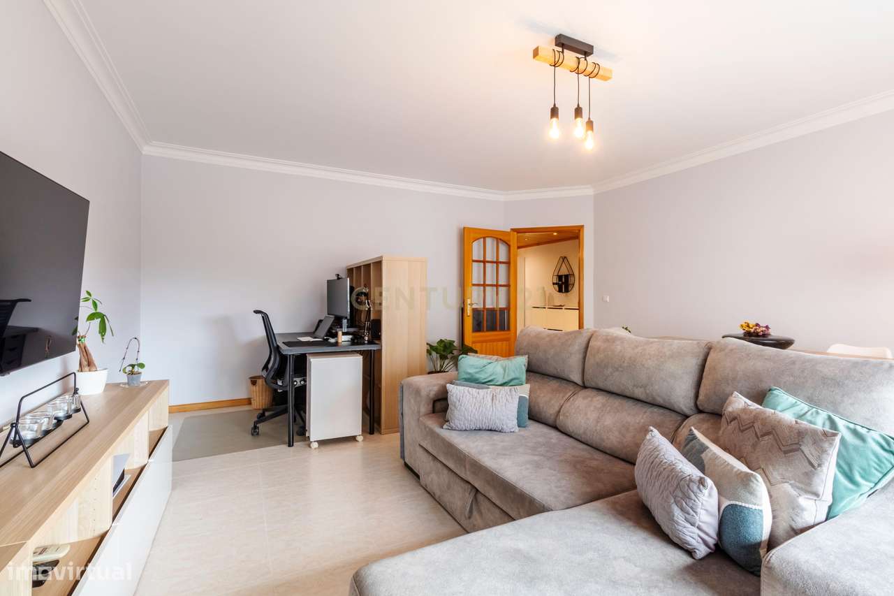 T2 Renovado | 2 WC Novas | 106 m² | Parqueamento + Arrecadação | Eleva-14