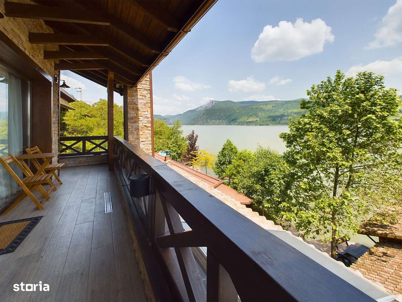 Pensiune de Lux pe Malul Dunării în Dubova - Imagine principală: 4/20