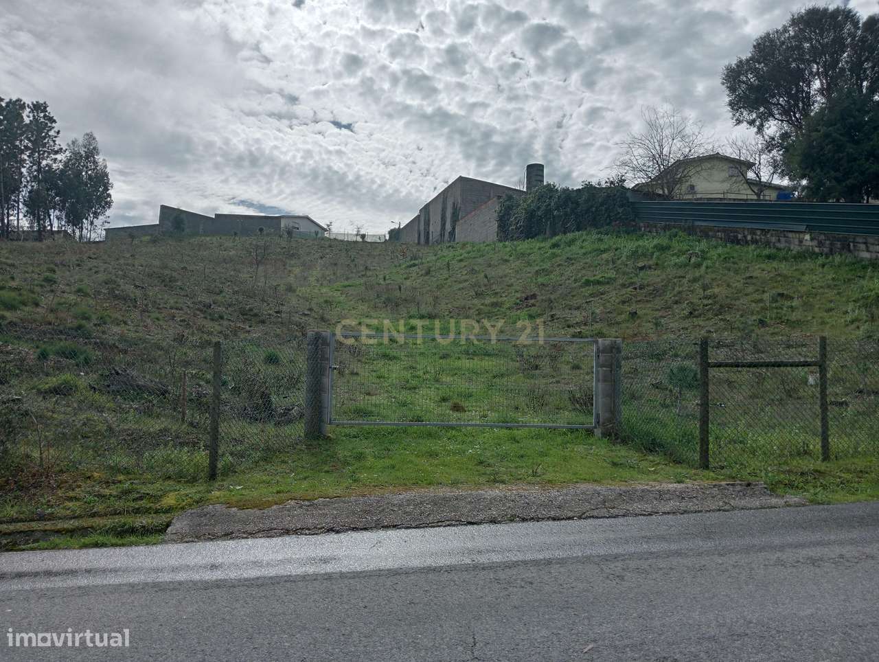 Terreno para construção à saída da IC 9 entre Fátima  e Ourém - Grande imagem: 2/6