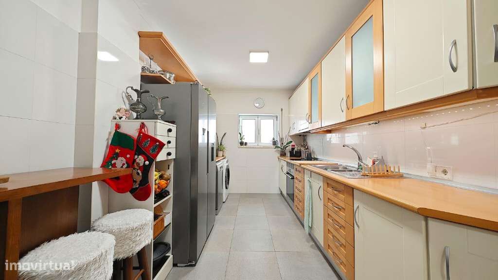 Apartamento T4 com garagem em zona do Tovim-5