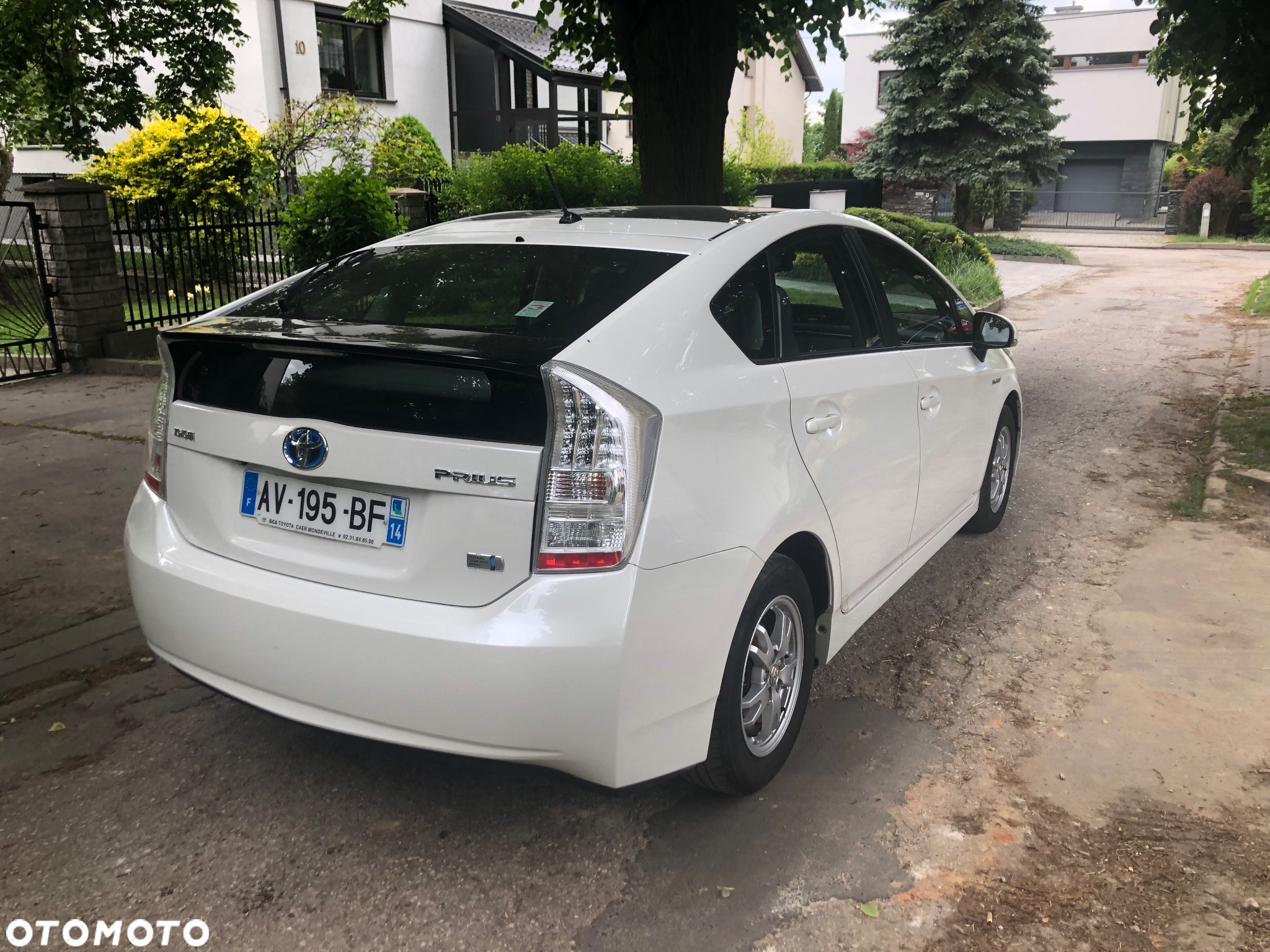 Toyota Prius (Hybrid) Executive - 7