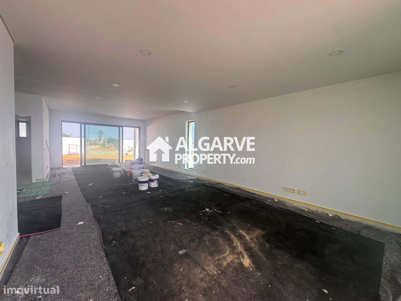 Moradia de Luxo T4 com Piscina e Vista Mar na Guia, Algarve-28