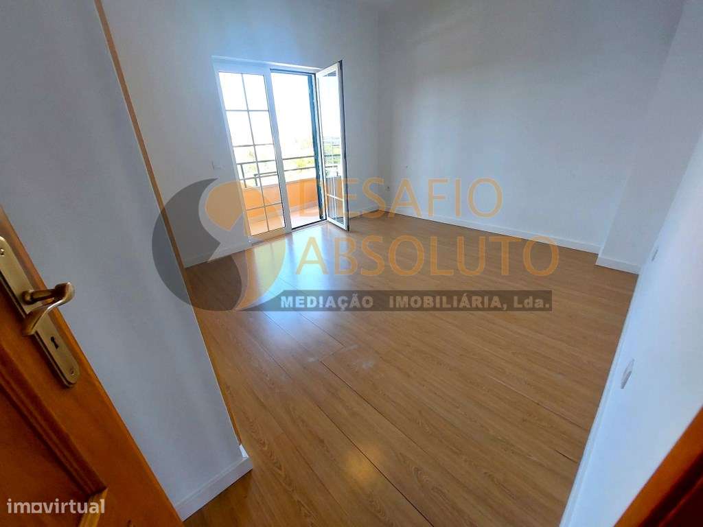 Moradia em Banda T4 c/ Piscina e Garagem. Quinta da Serralheira - S...-11