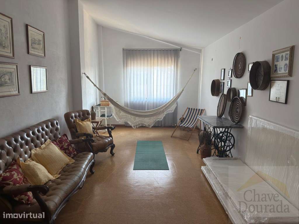 Apartamento T3+3 com garagem e sótão - São Martinho do Bispo-26
