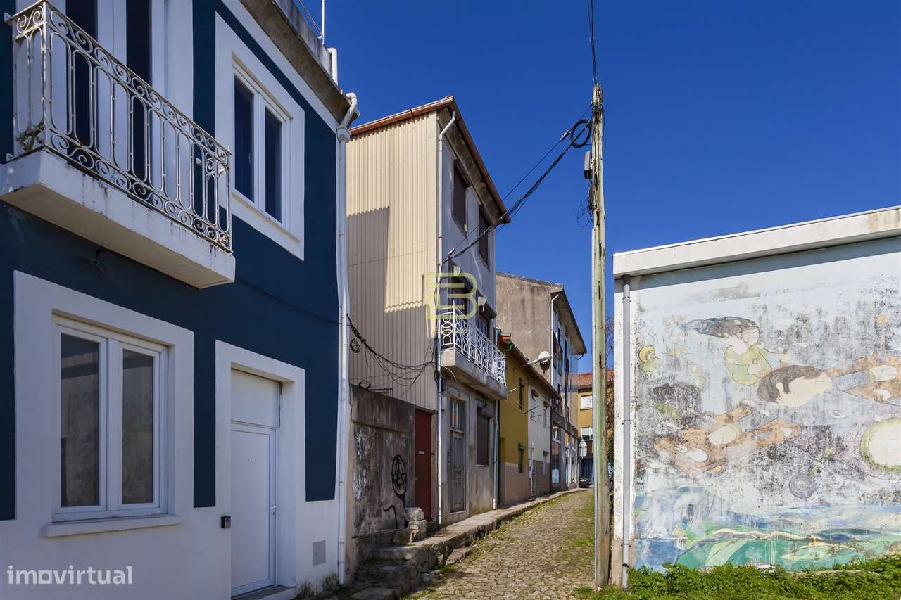 Apartamento T1 renovado pelo atelier Martina Arquitectura na tradicion - Grande imagem: 2/20