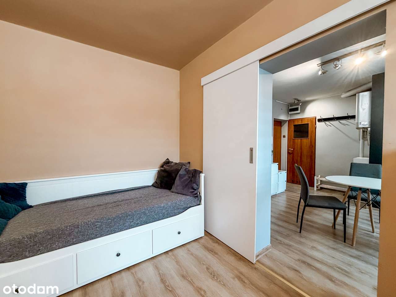 Mieszkanie 2 pokojowe do zamieszkania od zaraz! Niski czynsz!-8