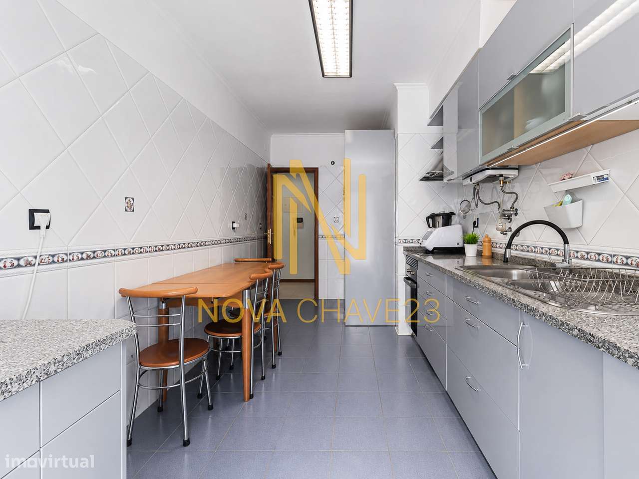 Apartamento T2 com Suíte nas Campinas Remodelado com Varanda-3