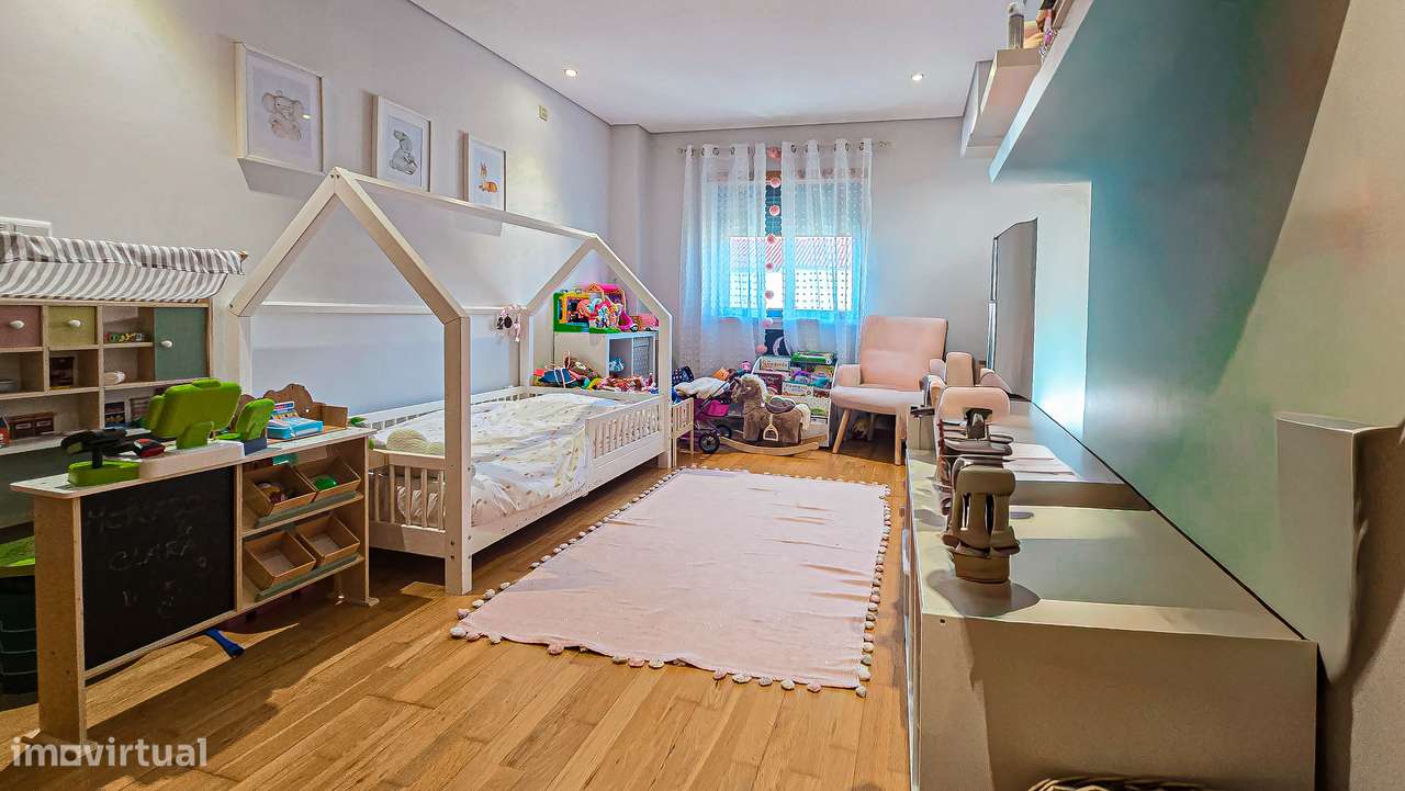 Apartamento T3 com varanda e garagem em Montijo-19