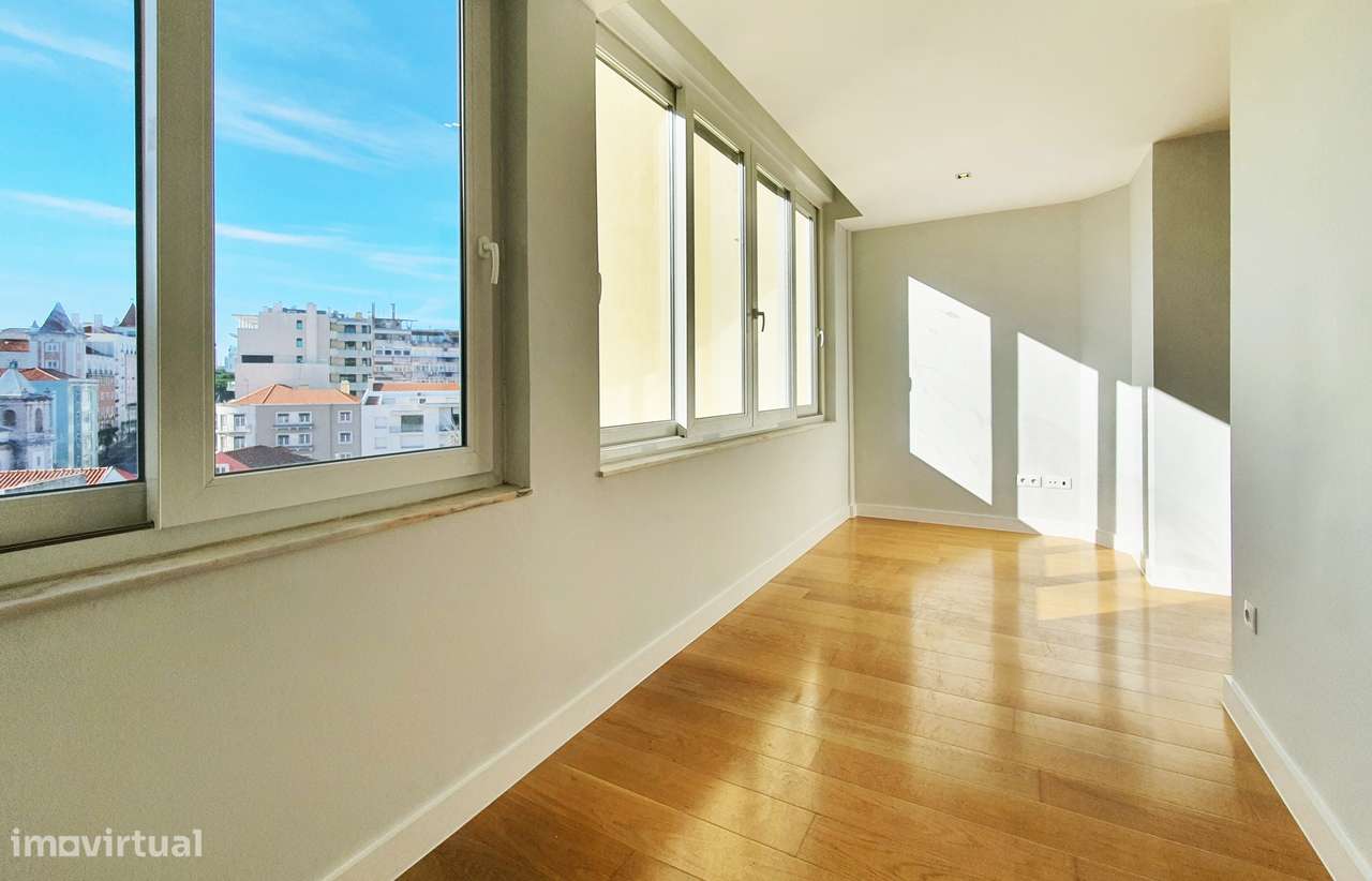 Aluga-se Apartamento T3 na Rua Latino Coelho, em Lisboa - Grande imagem: 4/16