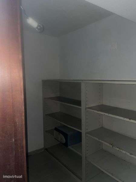 Aluga-se loja em cave em Alcochete - Grande imagem: 5/6