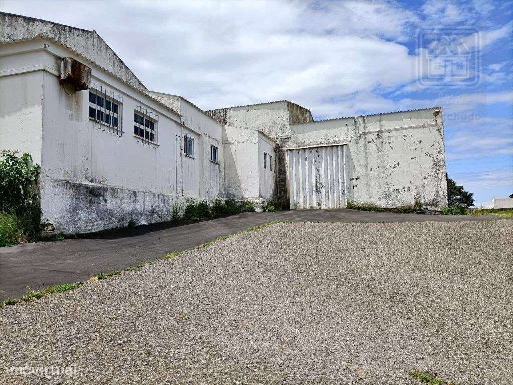 VENDA de PRÉDIO com 2 EDIFÍCIOS e 1 ARMAZÉM - Praia da Vitória, Ilh... - Grande imagem: 3/24