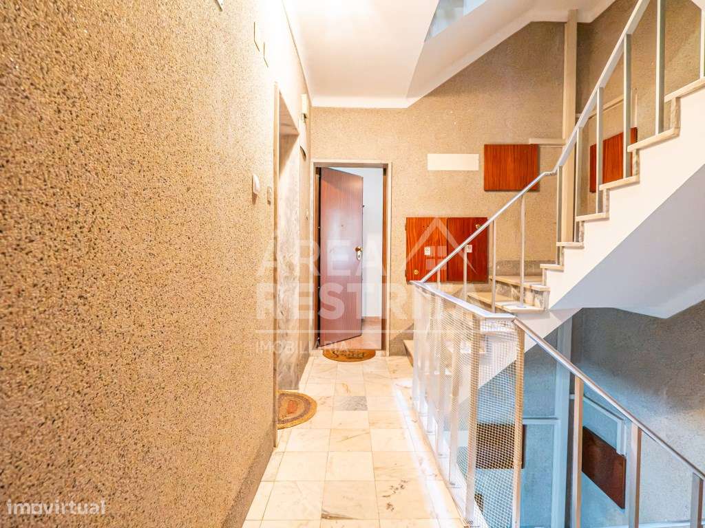 Excelente Apartamento T2 nas Paivas - Ótimo Potencial e Localização...-37
