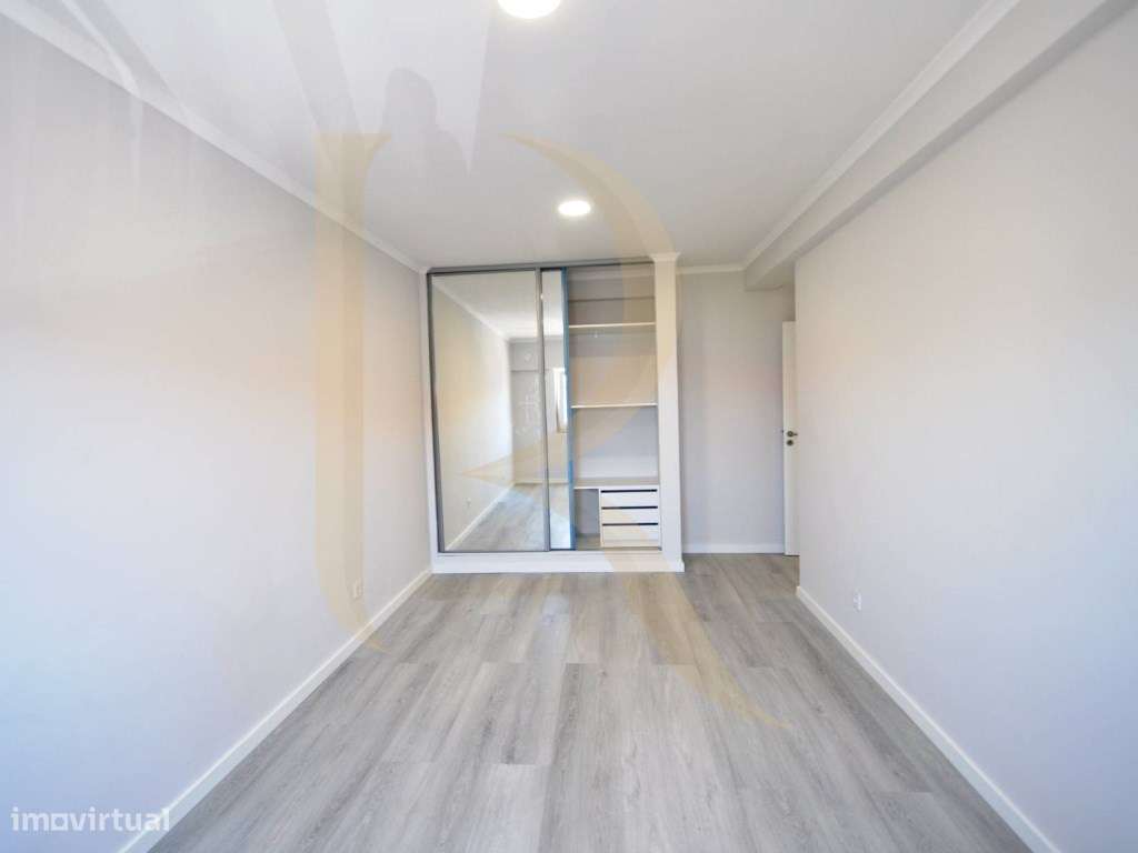 Apartamento T4 remodelado com varanda na Cruz de Pau-16