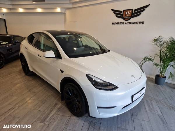 Tesla Model Y - 7