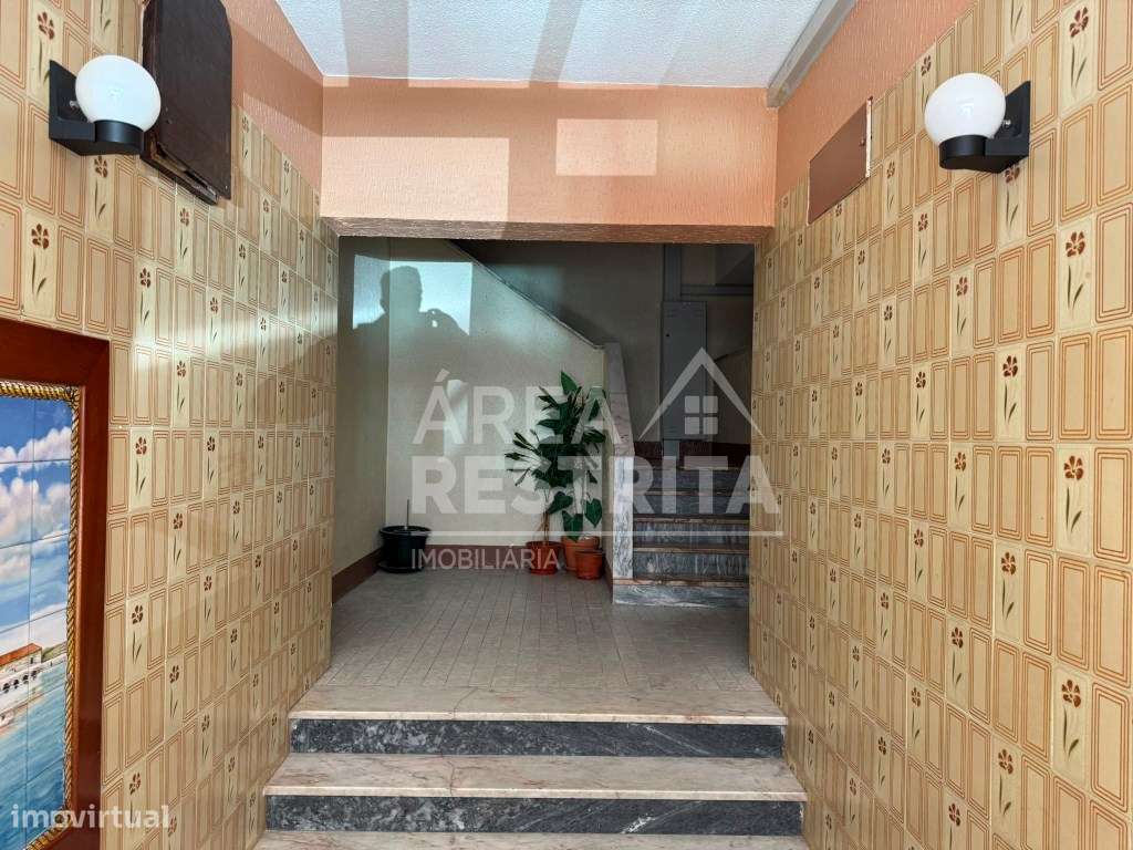 Apartamento T2 no Estádio da Medideira, Amora-20