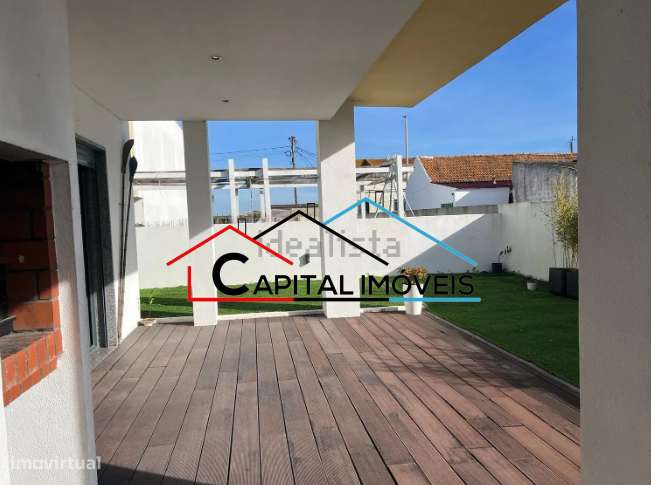 Moradia V4 c/quintal. (AP)-11