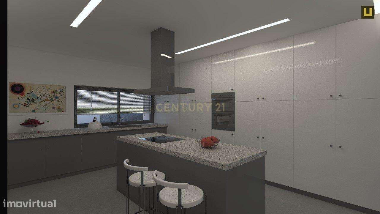 Lote de Terreno - C/ Projeto aprovado para moradia T3-5